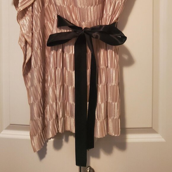 One Sleeve Blouse - Picture 5 of 5